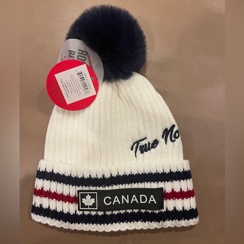 Robin Ruth Canada Pompom White Beanie